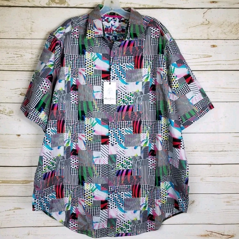 Robert Graham Short Sleeve Button Up Men's Shirt. 
